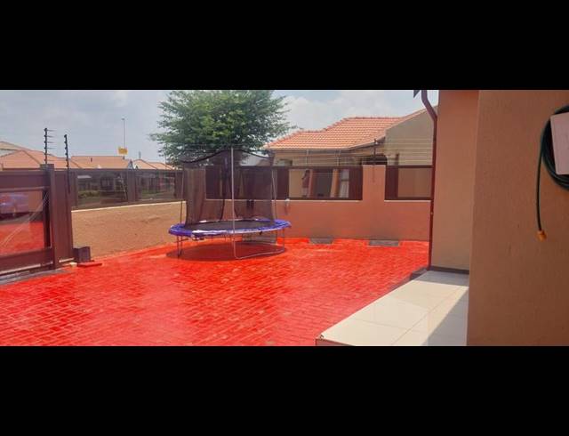 2 BEDROOM HOUSE FOR SALE IN DAWN PARK